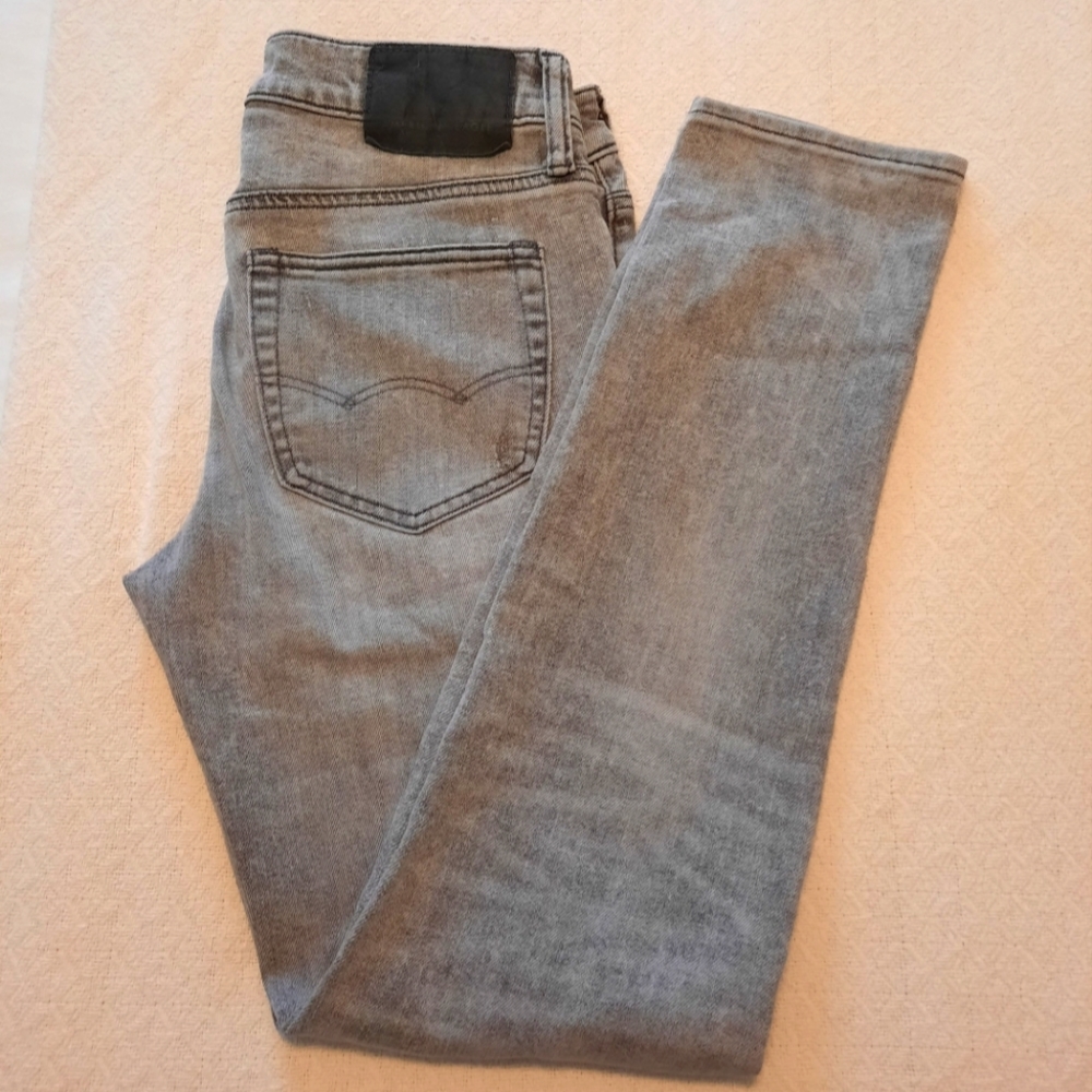 American Eagle grey distressed jeans 29x30